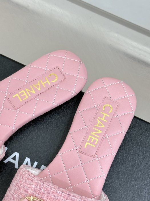 Шлепанцы женские фото 8