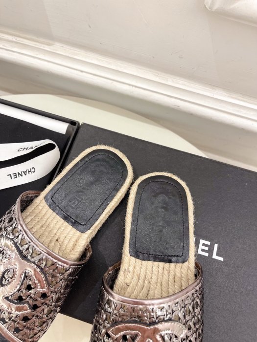 Шлепанцы женские фото 7