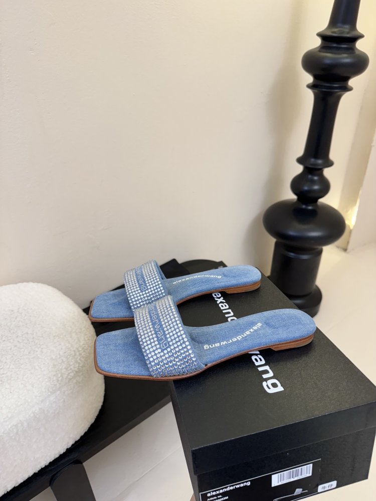 Шлепанцы женские фото 5