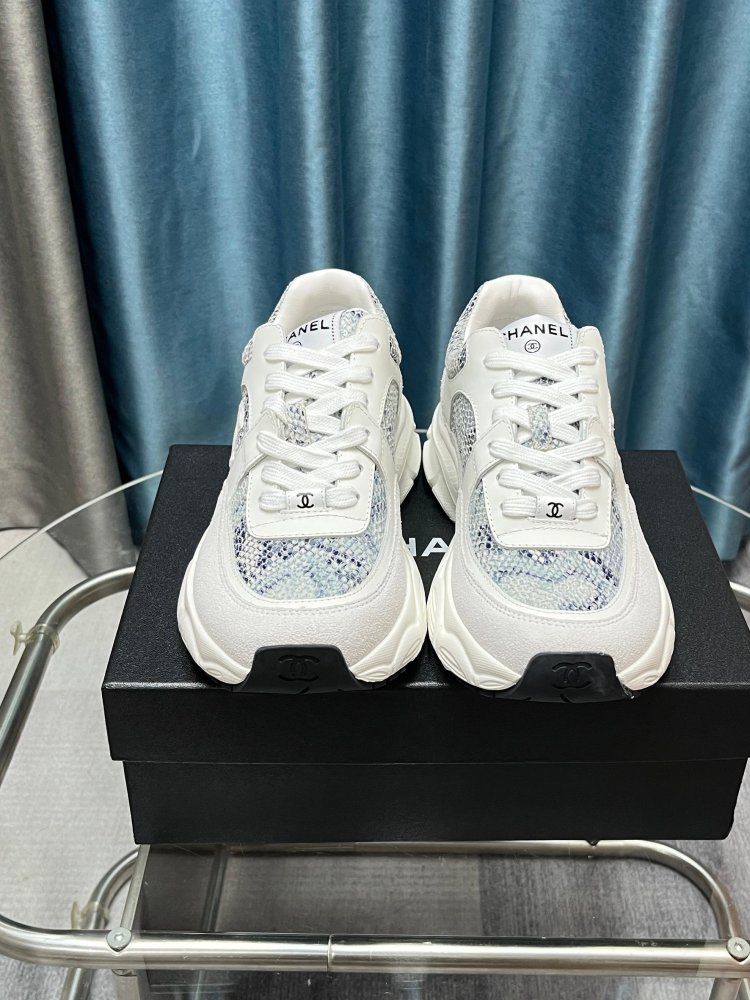 Кроссовки женские фото 2