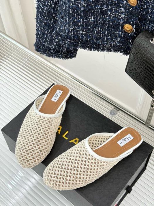 Шлепанцы женские фото 9