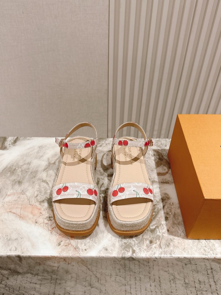 Сандалии женские