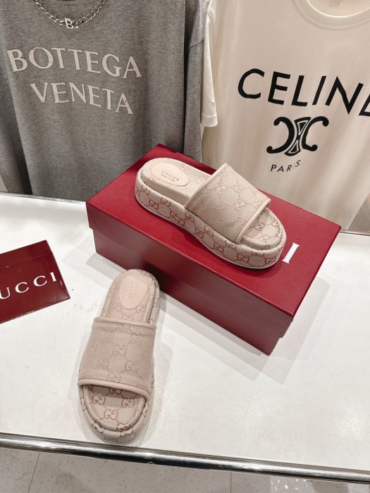 Шлепанцы фото 5