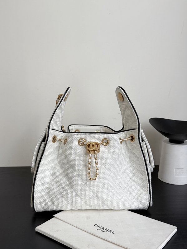 Белая плетеная сумка Chanel 25 Bag 30 см