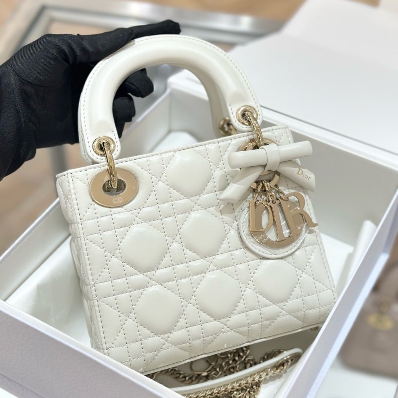 Белая сумка Lady Dior 17 см из стеганой кожи ягненка