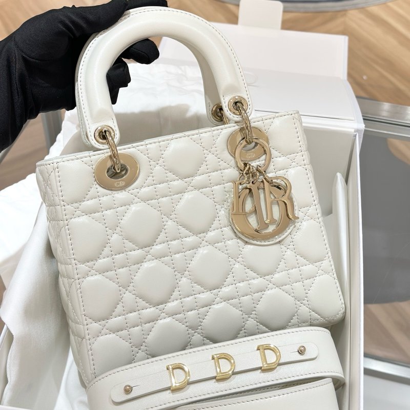 Белая сумка Lady Dior 20 см из стеганой кожи ягненка