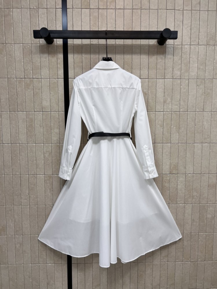 Белое длинное платье с отворотами и кружевной отделкой фото 5