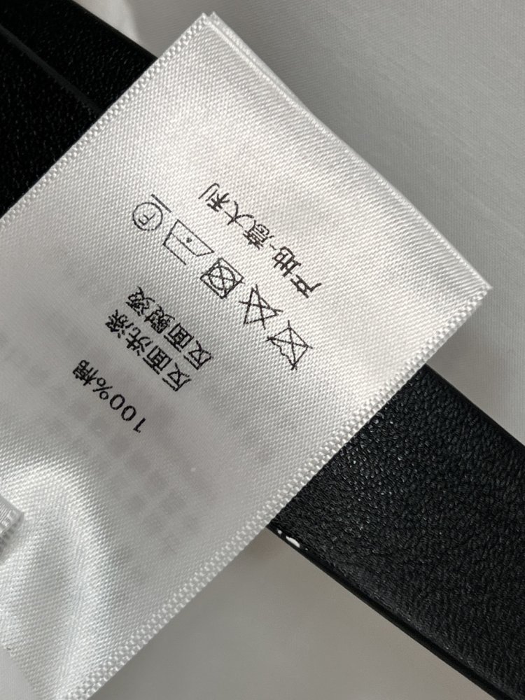 Белое длинное платье с отворотами и кружевной отделкой фото 9