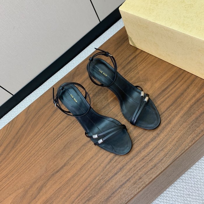 Босоножки фото 6