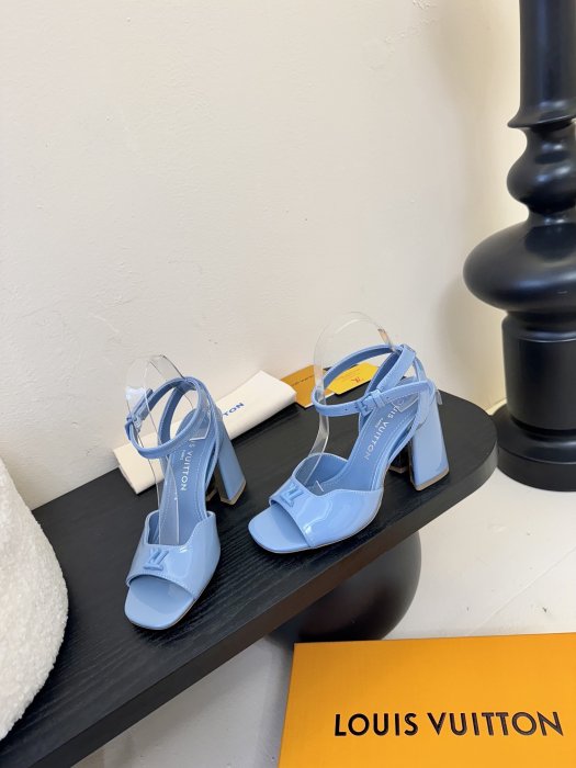 Босоножки фото 3