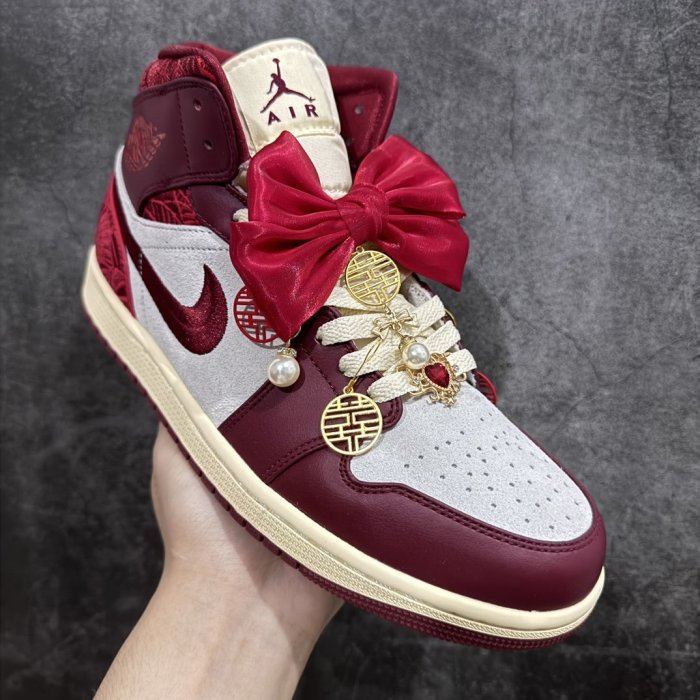 Кросівки Air Jordan 1 Mid фото 3