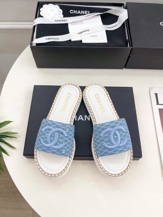 Шлепанцы женские