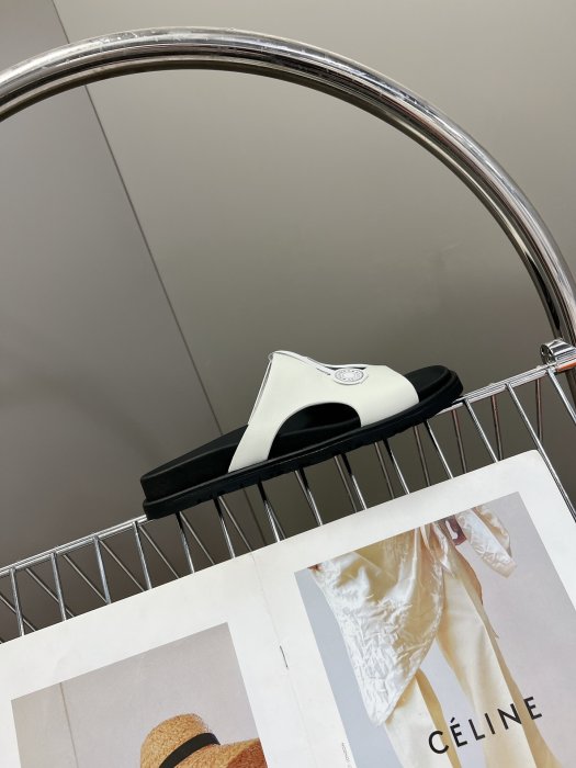 Шлепанцы женские фото 5