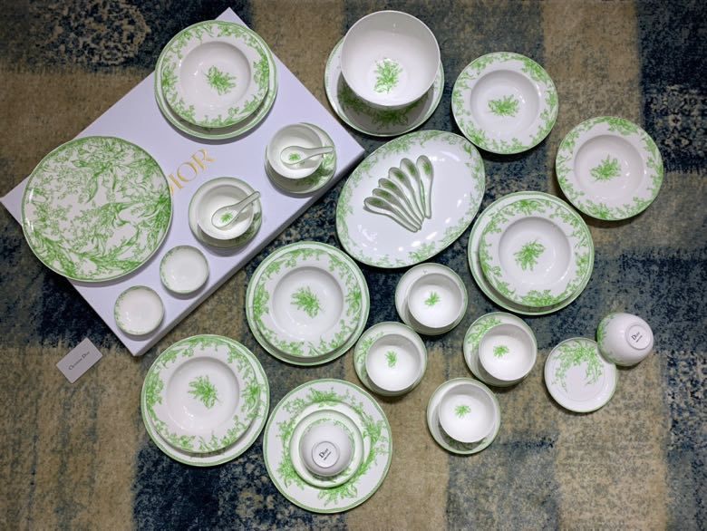 Set crockery of bone porcelain on 8 people (41 subject) Lily of the valley Series