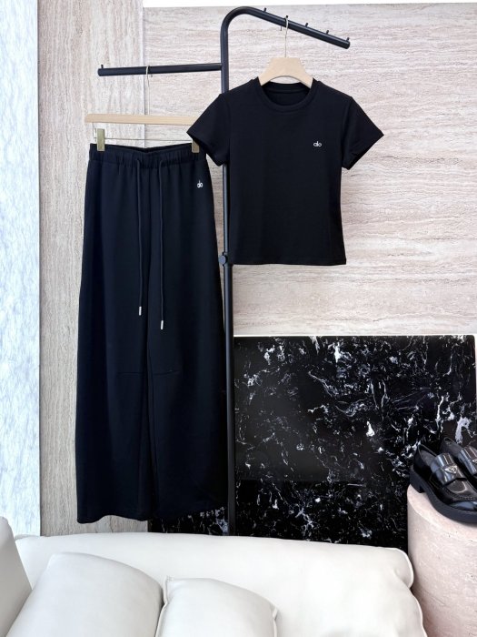 Костюм женский