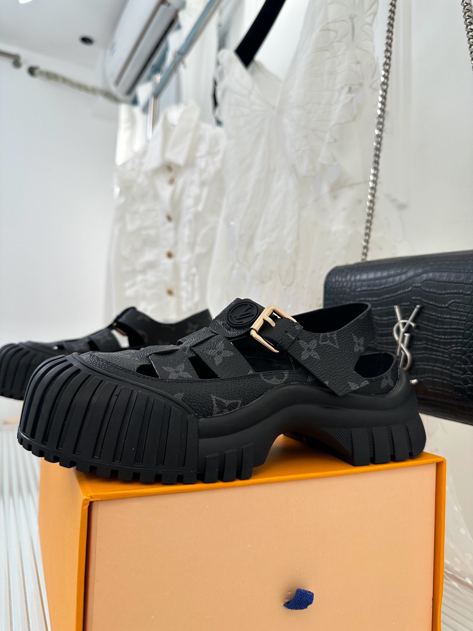 Sandals on platform 5 cm black фото 2