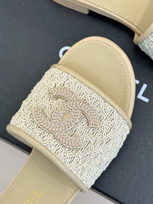 Шлепанцы женские фото 7