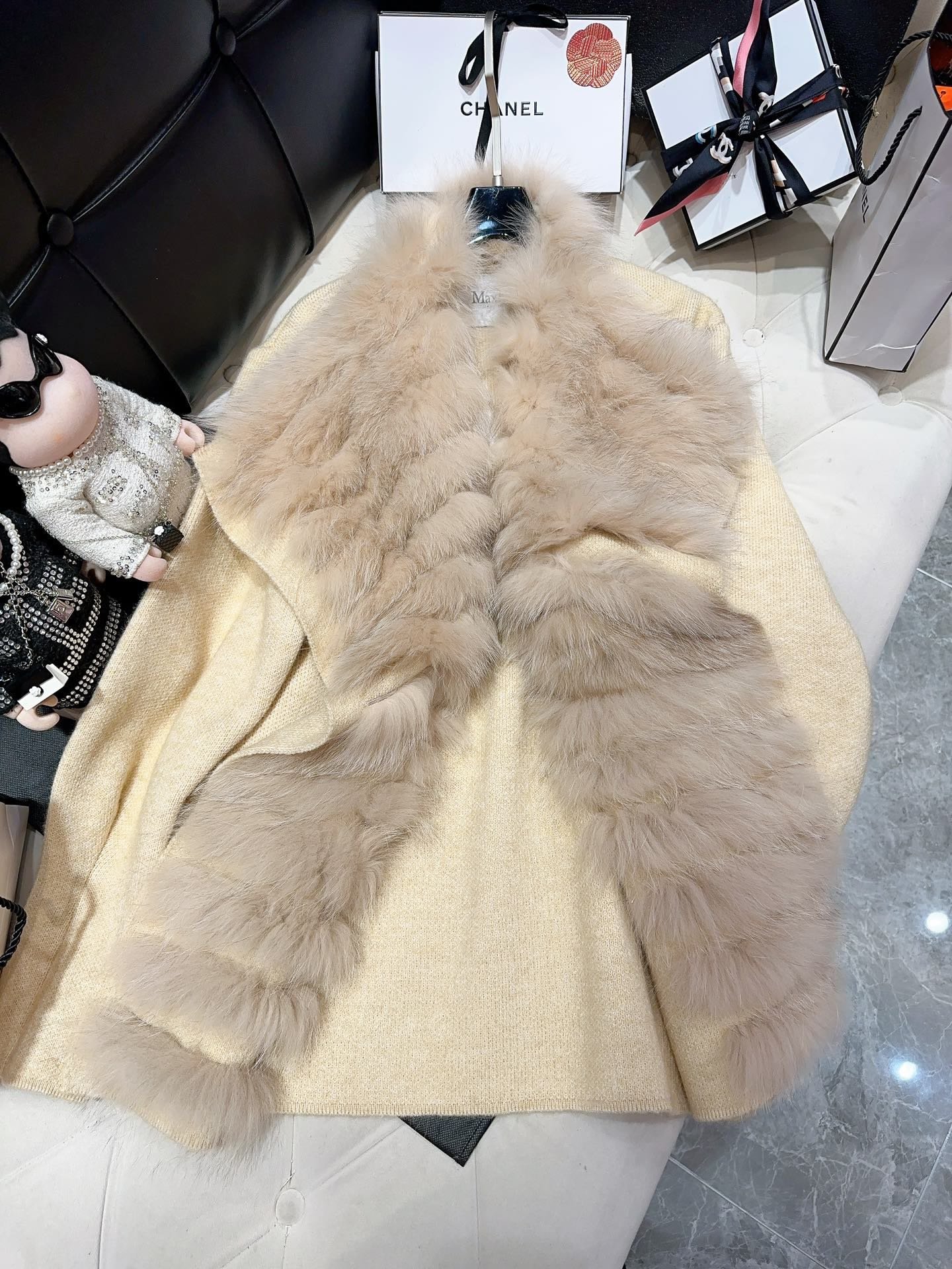 Coat wool from fox fur фото 5