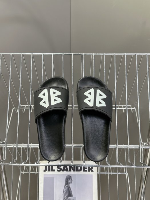 Шльопанці фото 6