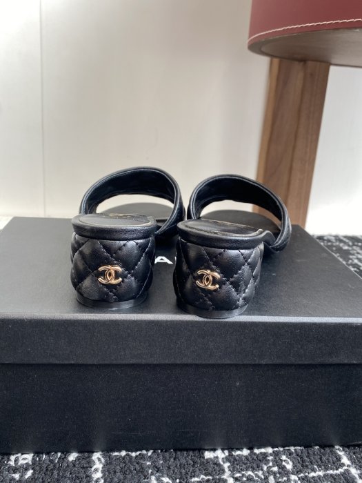 Шльопанці жіночі фото 8