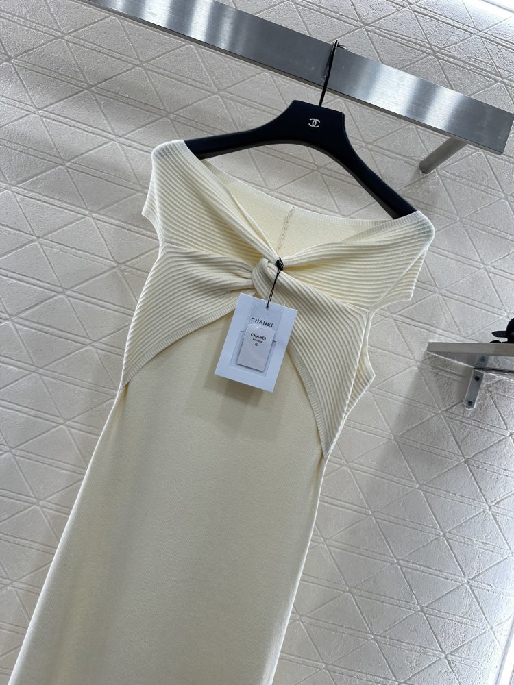 Платье плиссированное трикотажное с открытыми плечами фото 3