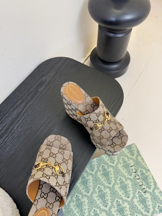 Босоножки фото 4