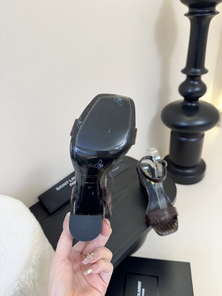 Босоніжки фото 9