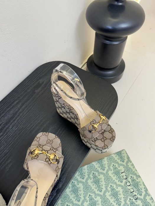 Босоножки фото 4