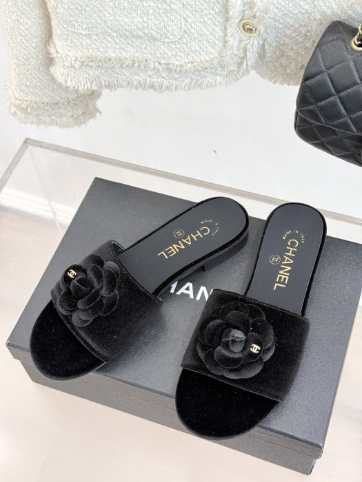 Шлепанцы фото 2