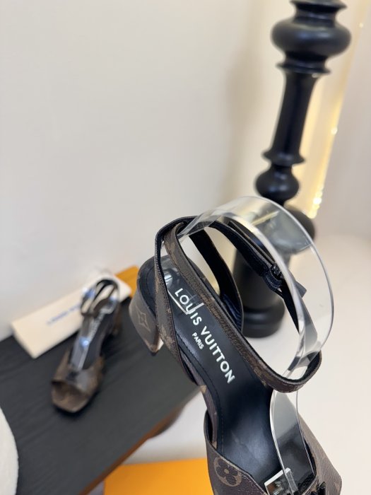 Босоножки фото 8