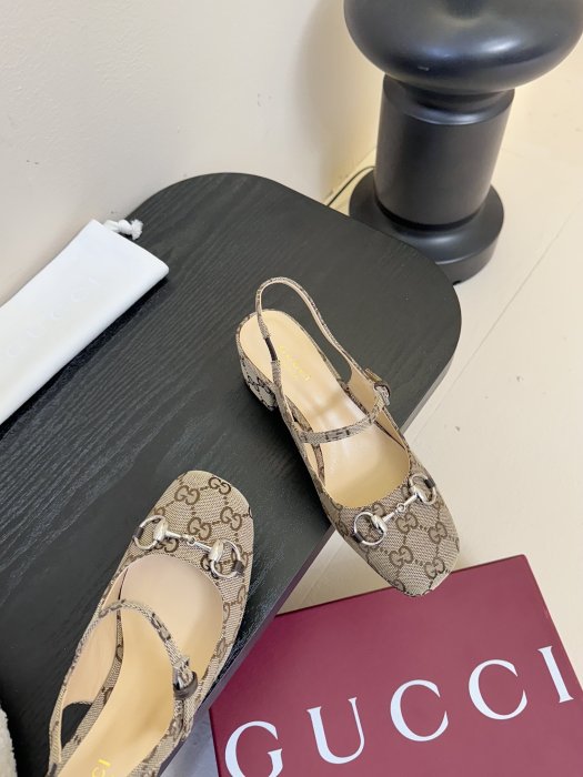 Босоножки фото 4