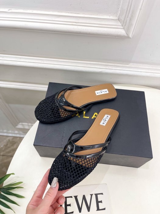 Шлепанцы женские фото 3