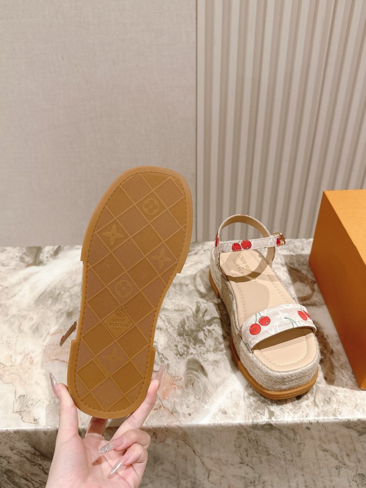 Сандалии женские фото 6