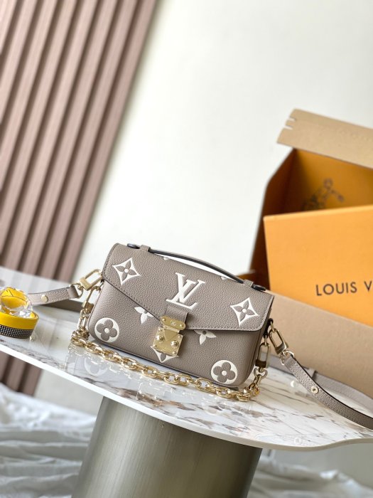 Pochette Metis East West 21 Louis Vuitton 19710 UKRFashion. Louis Vuitton