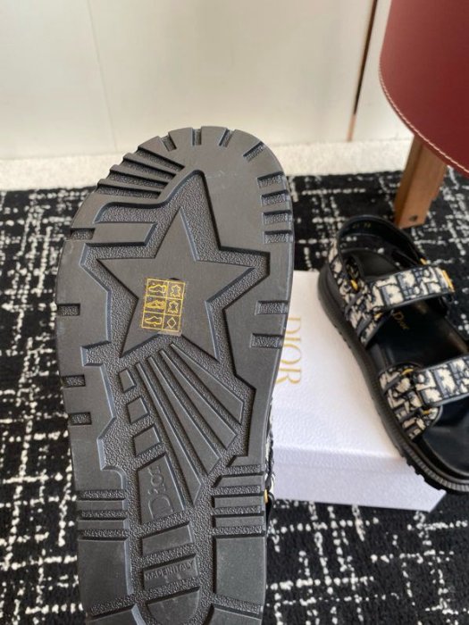 Сандалі жіночі фото 9