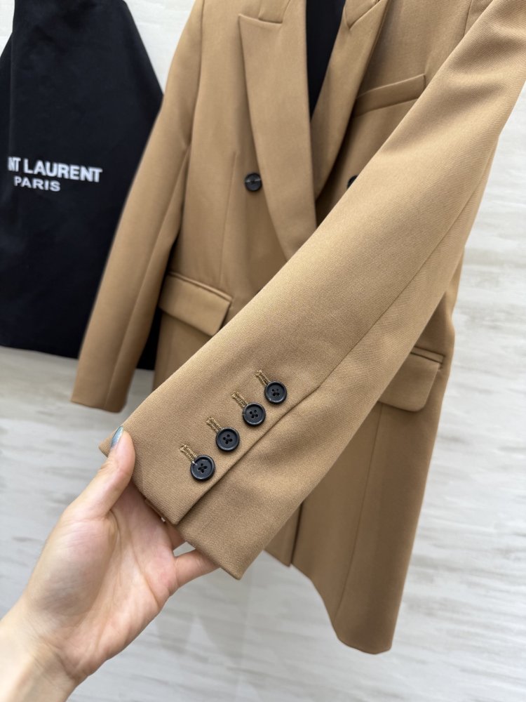 Блейзер з широкими плечима жіночий фото 3