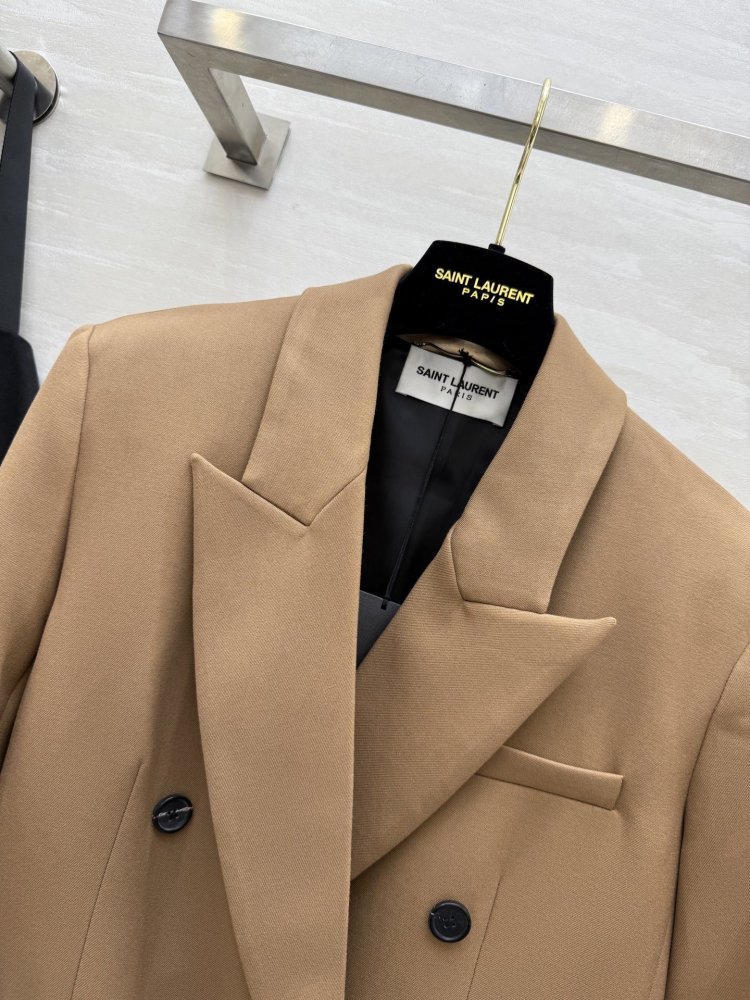 Блейзер з широкими плечима жіночий фото 4