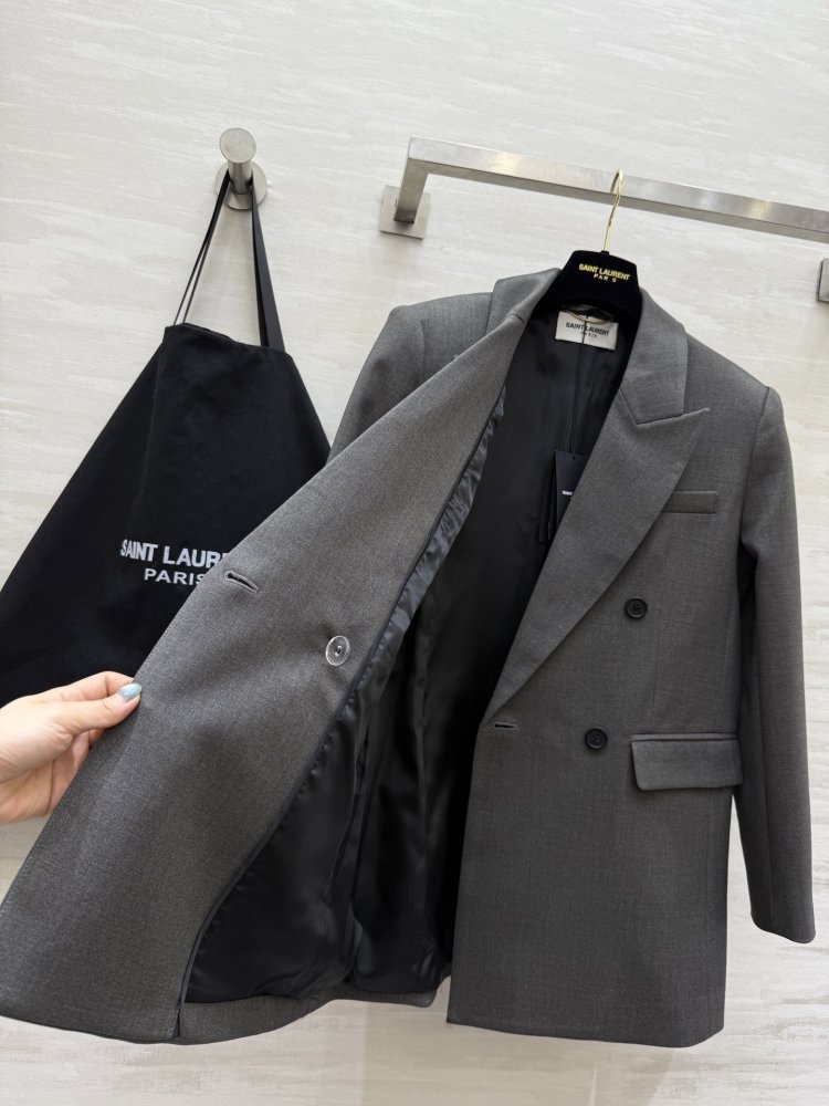 Blazer from broad shoulders female фото 7