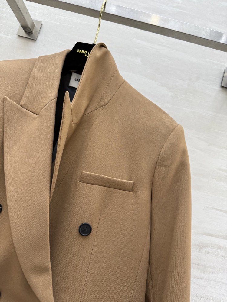 Блейзер з широкими плечима жіночий фото 7