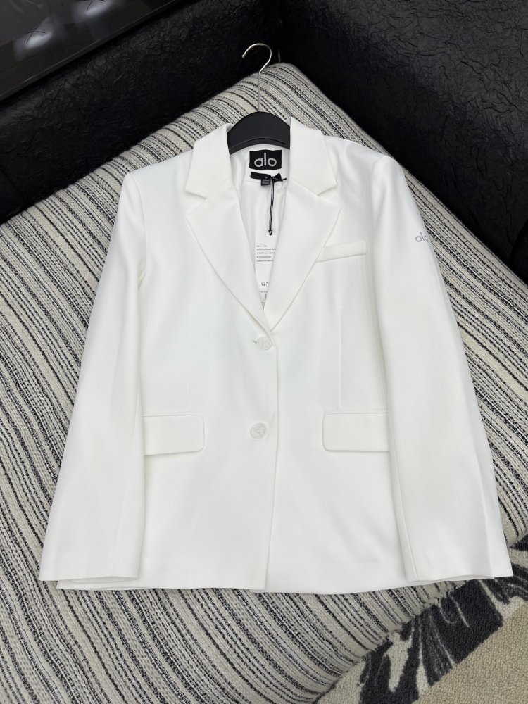 Блейзер жіночий білий