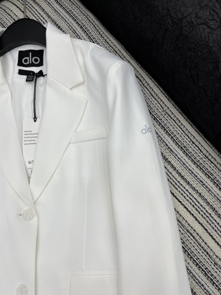 Блейзер жіночий білий фото 3