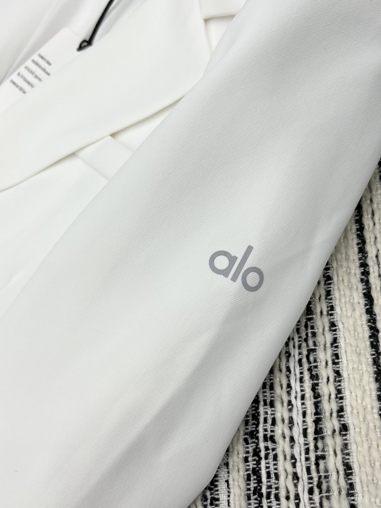 Блейзер жіночий білий фото 5