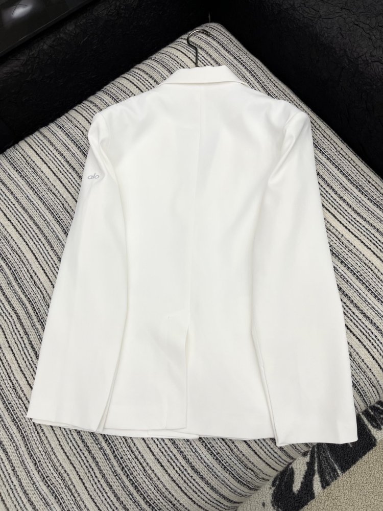 Блейзер жіночий білий фото 7