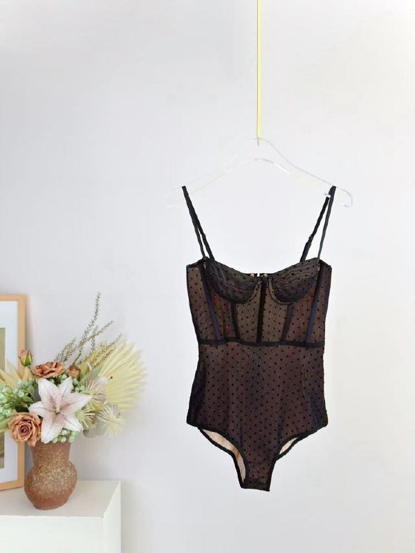 Bodysuit at peas from fitting корсетным brim