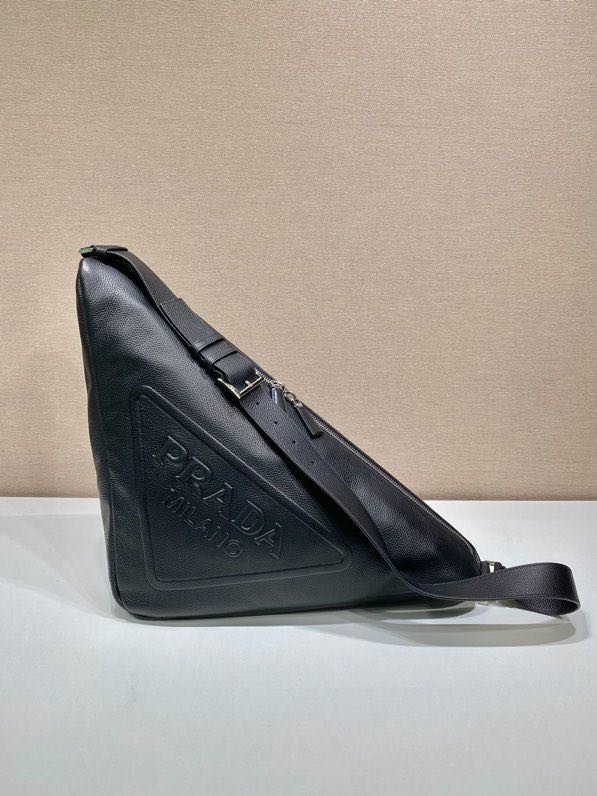 Велика трикутна сумка з натуральної шкіри 60 см