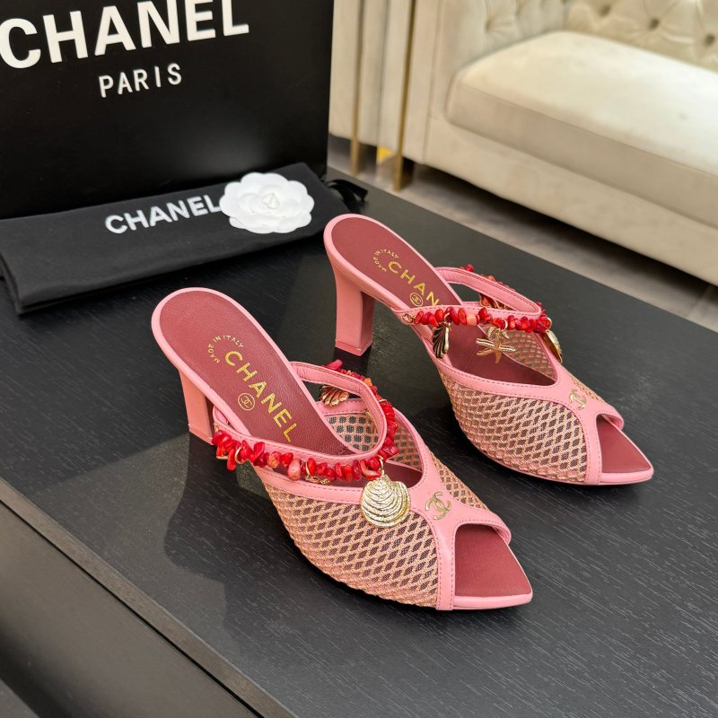Sandals on блочном heel from open the toe
