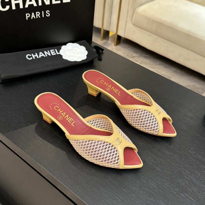 Sandals on блочном heel from open the toe