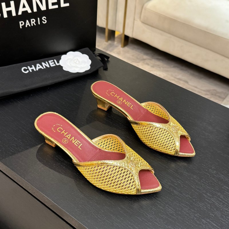 Sandals on блочном heel from open the toe