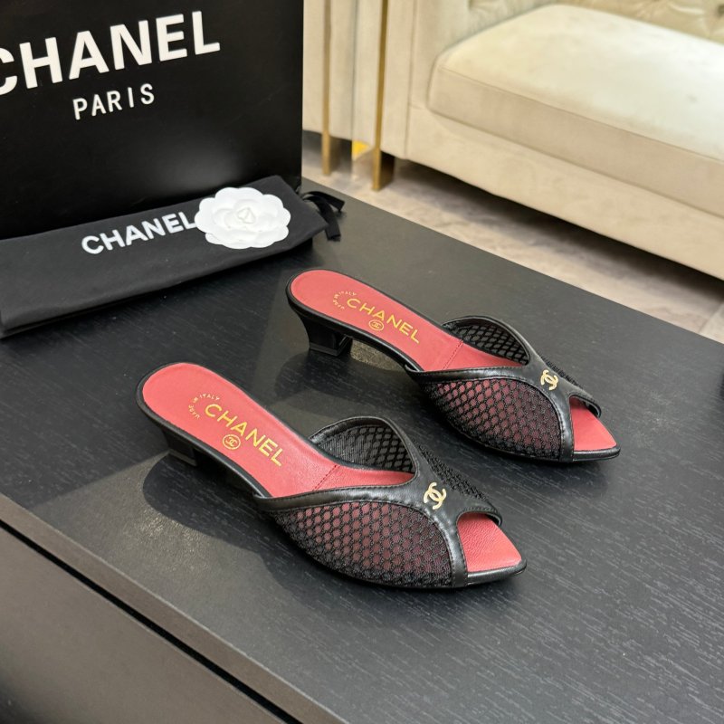 Sandals on блочном heel from open the toe