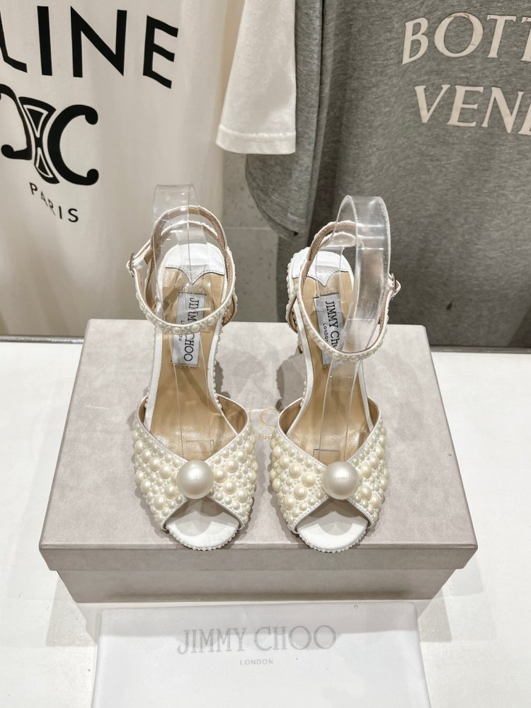 Sandals on heel from pearly decor